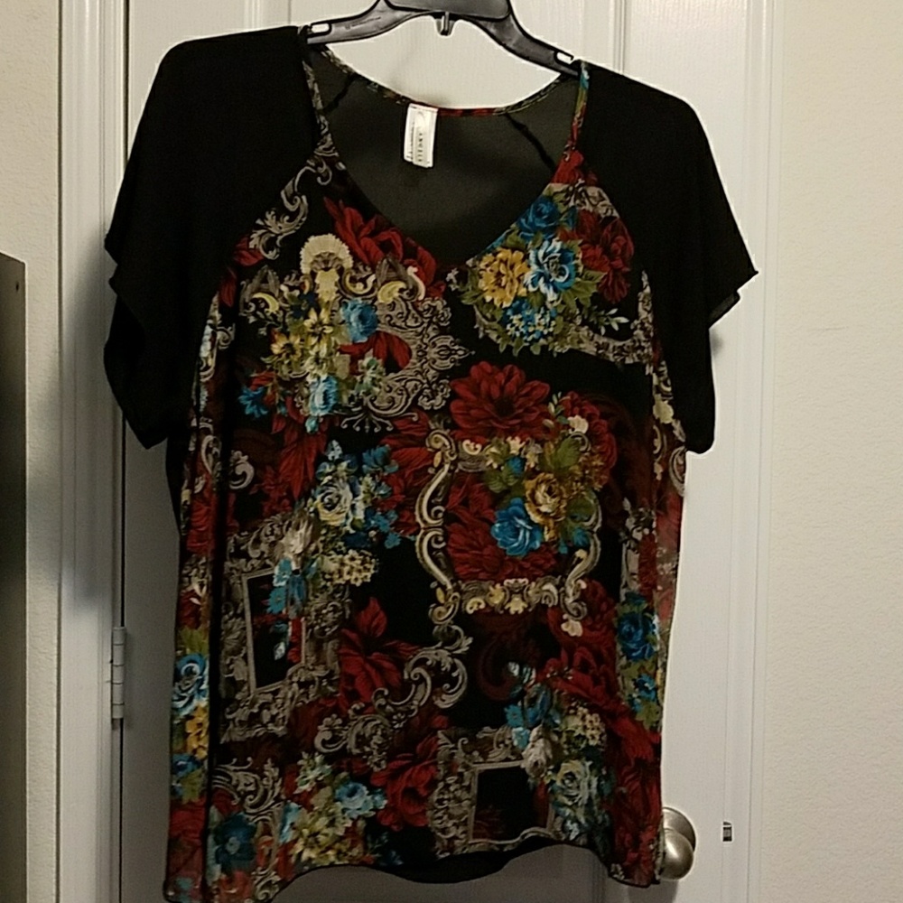 NWOT floral v neck blouse